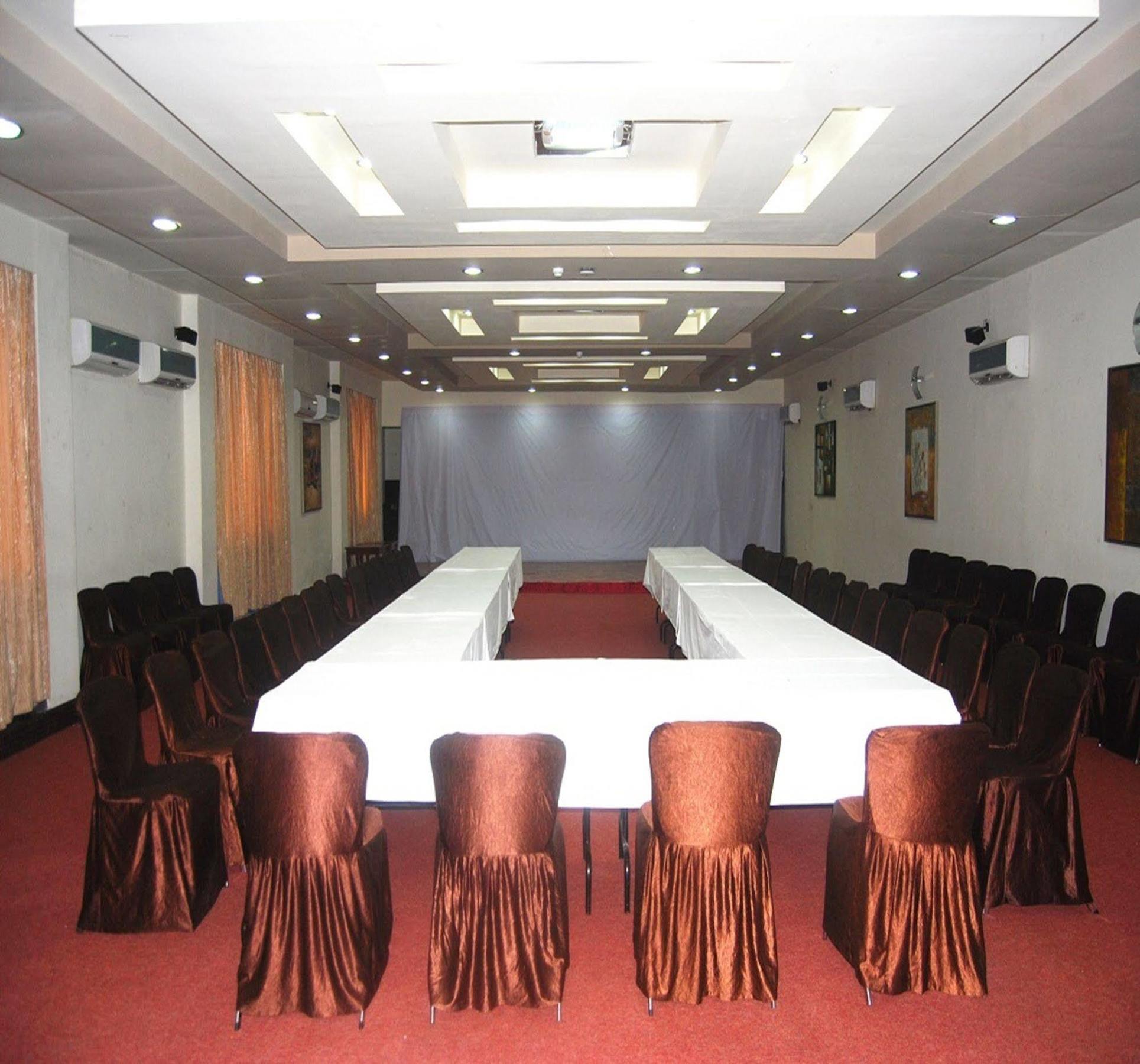 מלון The Royal Plaza גנגטוק מראה חיצוני תמונה