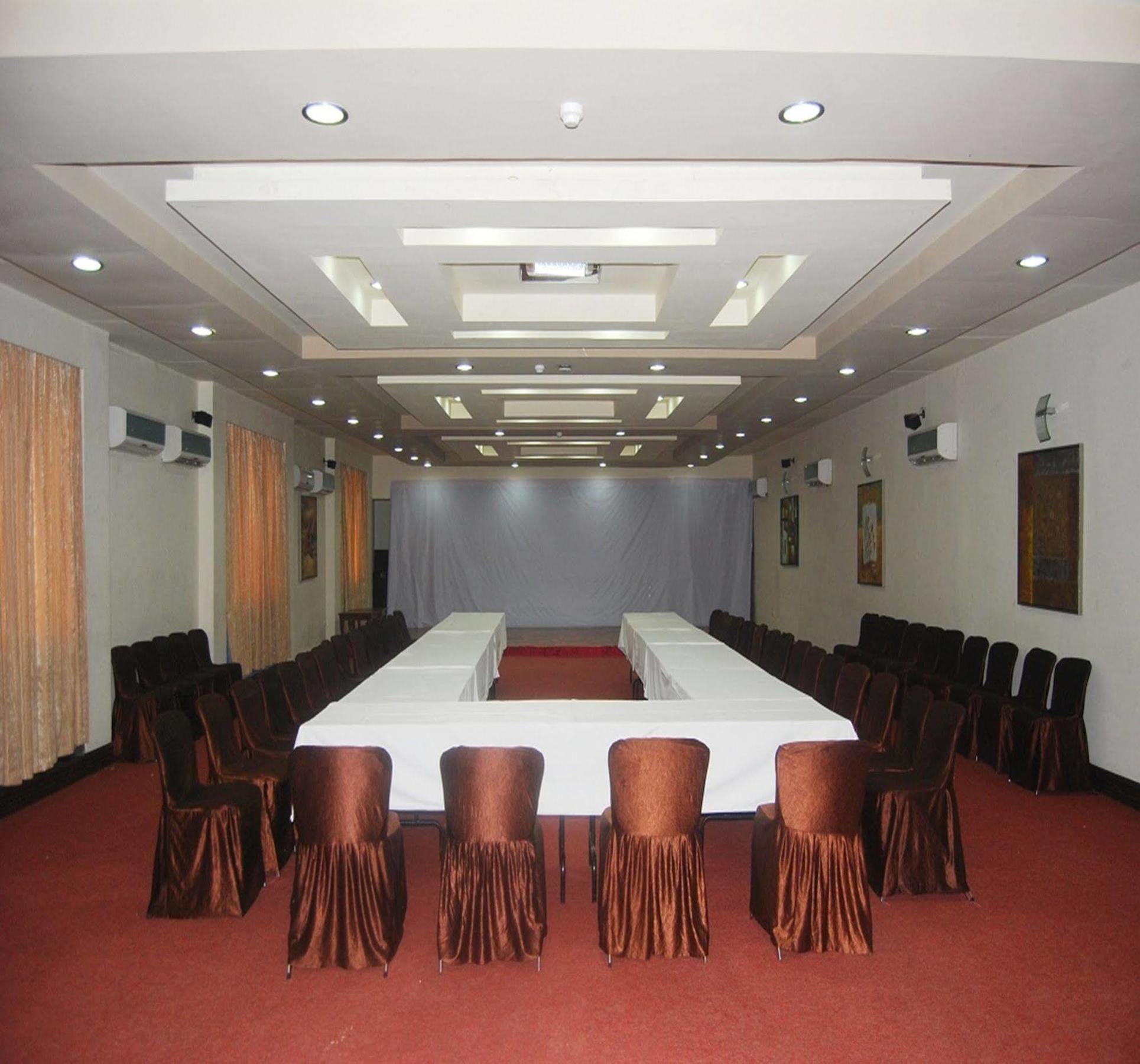 מלון The Royal Plaza גנגטוק מראה חיצוני תמונה